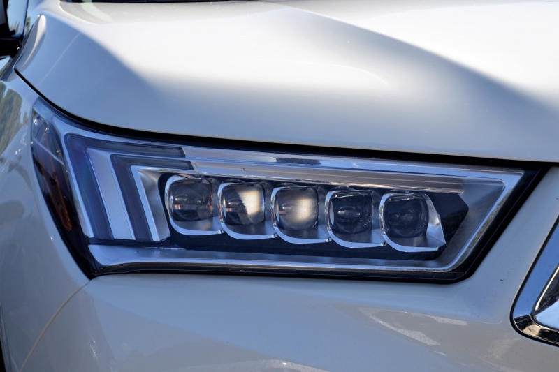 moto-PONTEVES-min_acura-headlamp-2834131